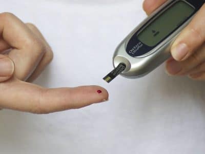 Poziom glukozy we krwi: Jak utrzymać optymalne wartości cukru?